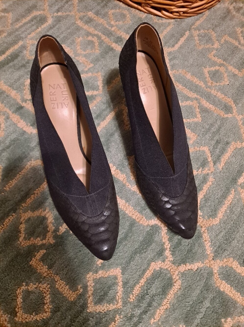 Naturalizer Black Pointed Toe Textured Pumps